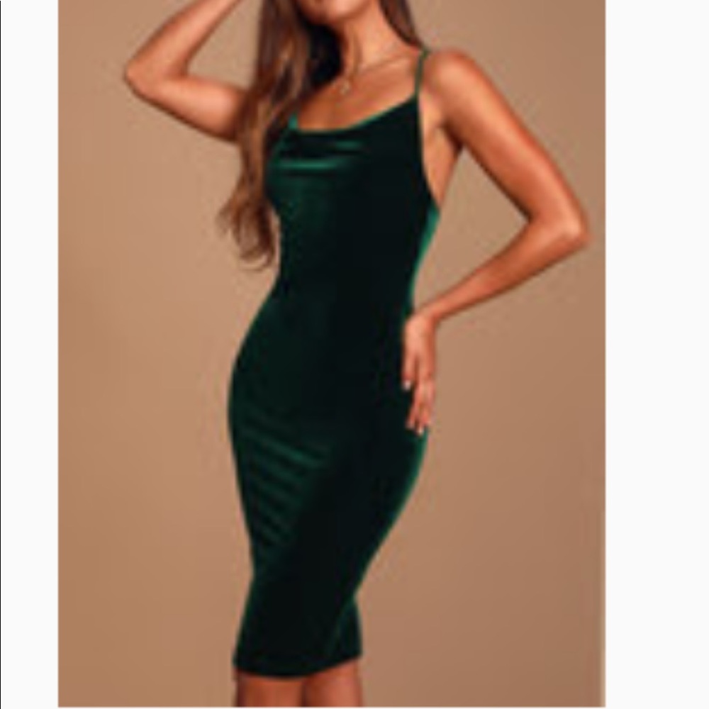 Lulu’s Velvet Green Dress 💚